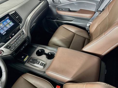 Certified 2025 Honda Passport EX-L image 28