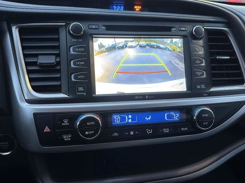 Used 2015 Toyota Highlander Limited image 10