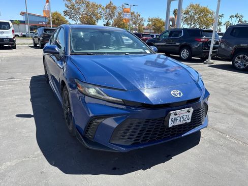 Used 2025 Toyota Camry SE FWD image 6