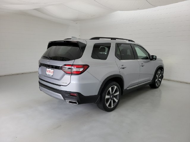Used 2024 Honda Pilot Touring image 4