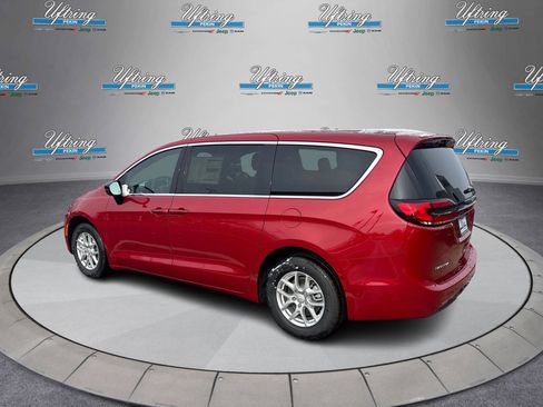 New 2026 Chrysler Pacifica Select image 5