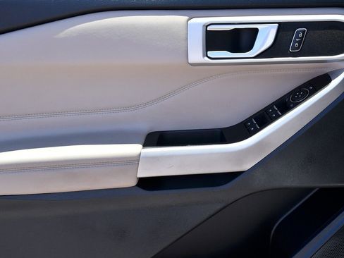 Used 2024 Ford Explorer XLT w/ Equipment Group 202A image 9