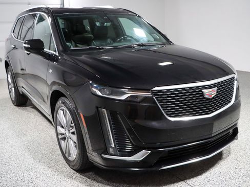 Used 2023 Cadillac XT6 Premium Luxury w/ Technology Package FWD image 5