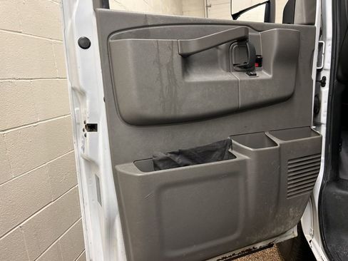 Used 2019 Chevrolet Express 3500 w/ Power Convenience Package image 9