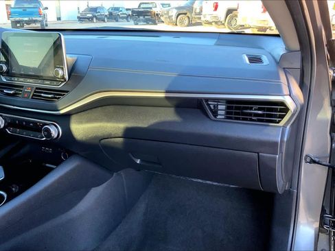 Used 2022 Nissan Altima 2.5 SV w/ SV Premium Package image 18