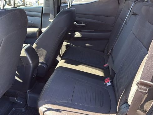 Used 2025 Hyundai Santa Cruz SE image 12