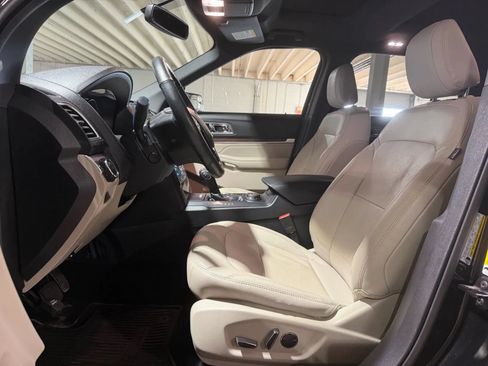 Used 2018 Ford Explorer Limited AWD/4WD image 11