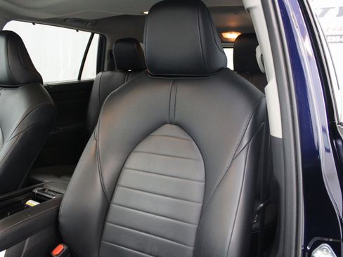 Used 2021 Toyota Highlander XLE image 17