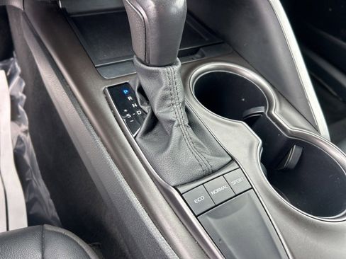 Used 2024 Toyota Camry SE image 10