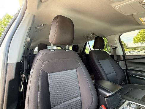 Used 2023 Ford Explorer XLT AWD/4WD image 30