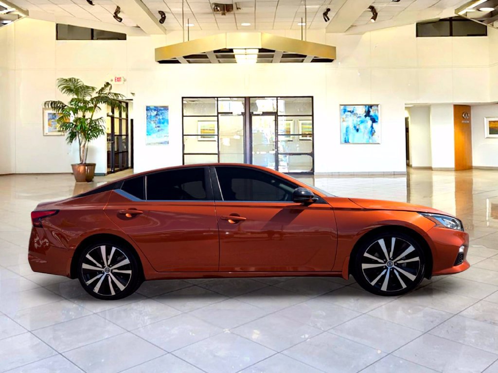 Used 2019 Nissan Altima 2.5 SR w/ SR Premium Package FWD image 4