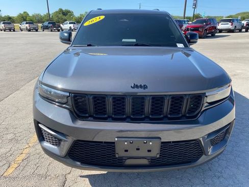 Used 2024 Jeep Grand Cherokee Altitude AWD/4WD image 9