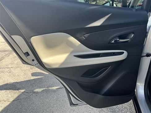 Used 2021 Buick Encore Preferred w/ Safety Package image 27