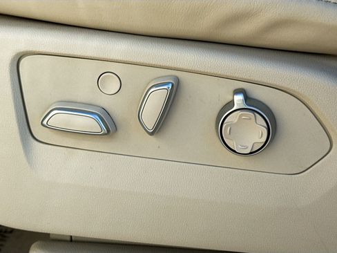 Used 2025 Cadillac Escalade ESV Sport Platinum image 27