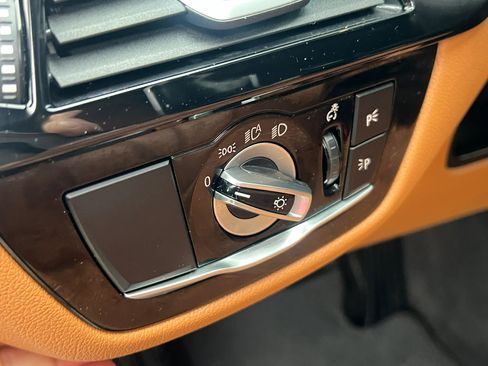 Used 2019 BMW 530e xDrive 530e xDrive iPerformance Sedan image 11