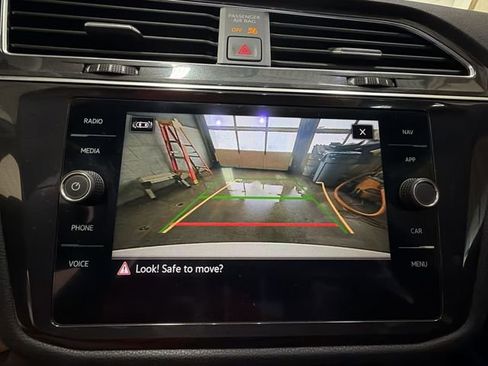 Used 2022 Volkswagen Tiguan SEL R-Line image 17