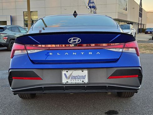 Certified 2025 Hyundai Elantra Sport image 28