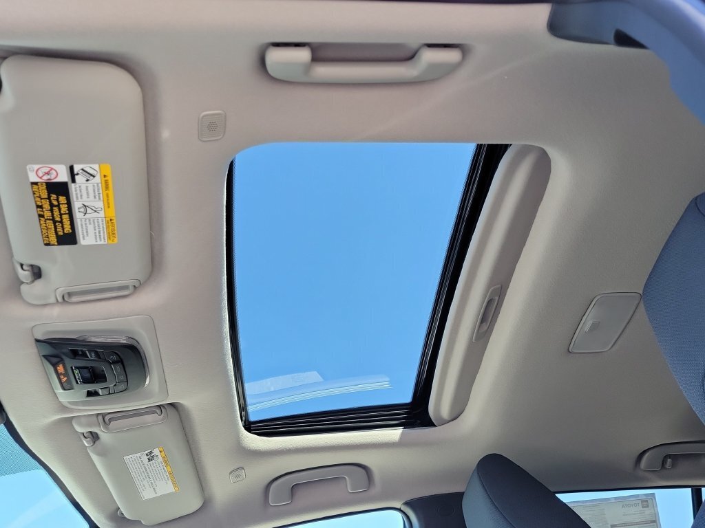New 2026 Toyota Corolla Cross LE w/ Moonroof Package FWD image 33