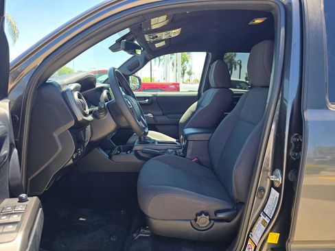 Used 2019 Toyota Tacoma TRD Off-Road w/ Technology Package AWD/4WD image 22