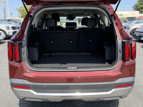 Certified 2025 Kia Sorento S w/ Panoramic Sunroof Package FWD image 8