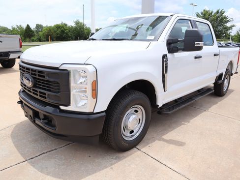 New 2026 Ford F250 XL w/ XL Driver Assist Package RWD image 9