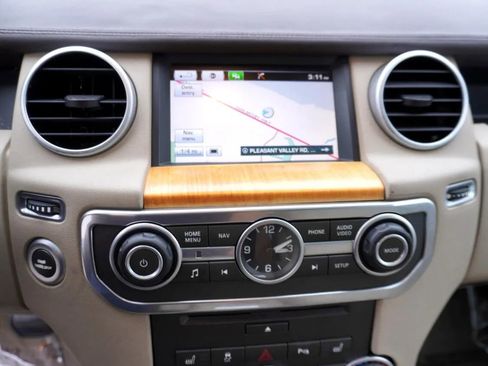 Used 2015 Land Rover LR4 HSE LUX image 16