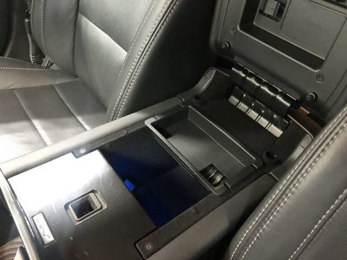 Used 2017 Ford Taurus Limited FWD image 26