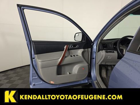 Used 2010 Toyota Highlander Limited AWD/4WD image 20