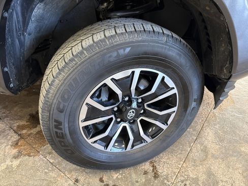 Used 2023 Toyota Tacoma TRD Sport image 13