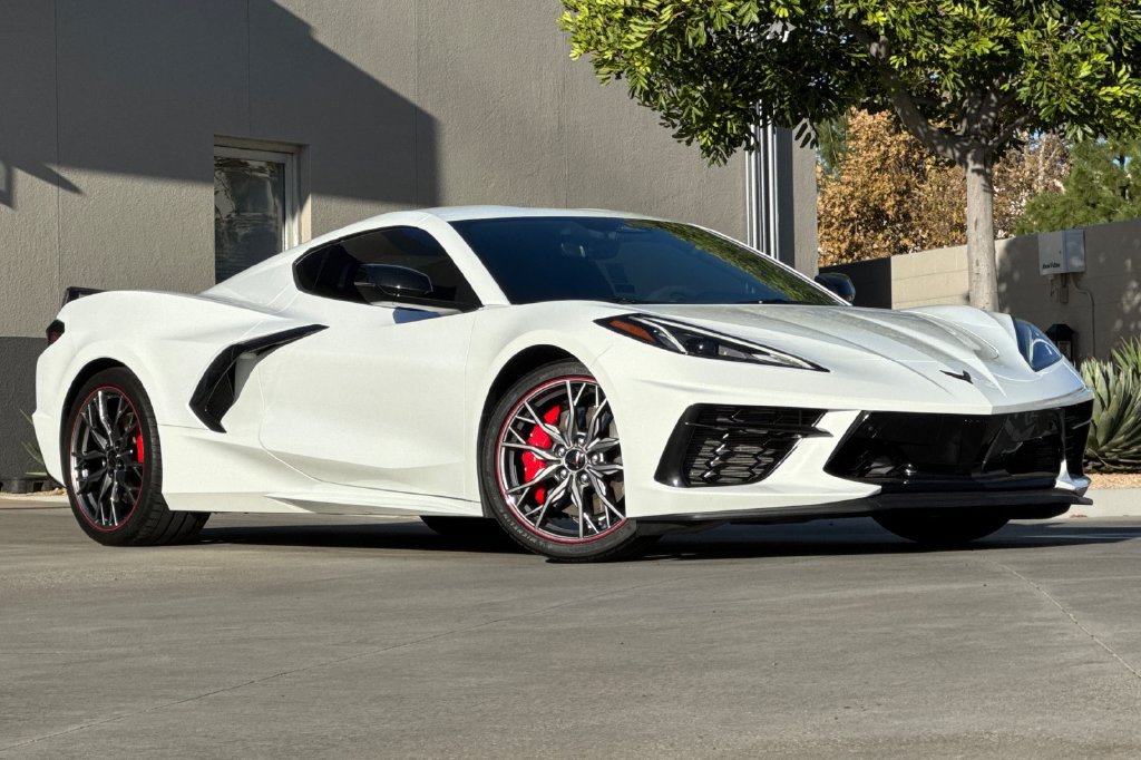 Used 2024 Chevrolet Corvette Stingray Preferred Cpe w/ Z51 Performance Package RWD image 2