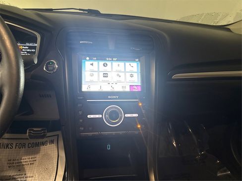 Used 2018 Ford Fusion Titanium image 16