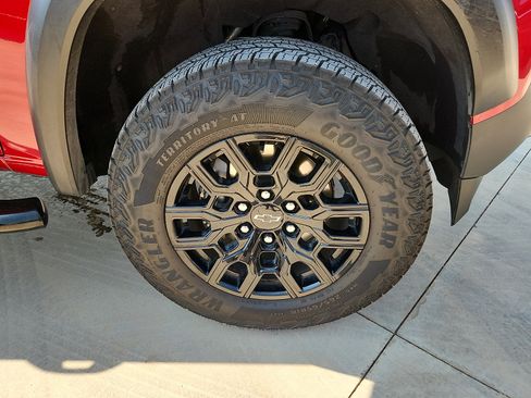 Used 2024 Chevrolet Colorado Trail Boss w/ Advanced Trailering Package AWD/4WD image 7