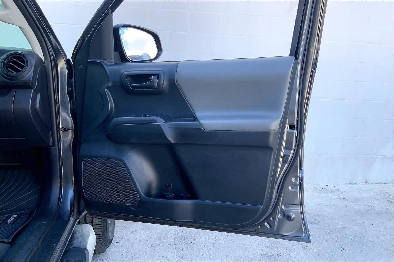 Used 2017 Toyota Tacoma SR w/ Tow Package AWD/4WD image 28