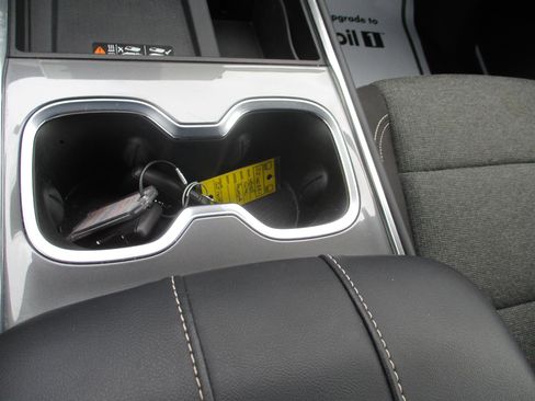 Used 2025 GMC Acadia Elevation image 19