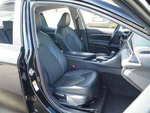 Used 2019 Toyota Camry SE image 32