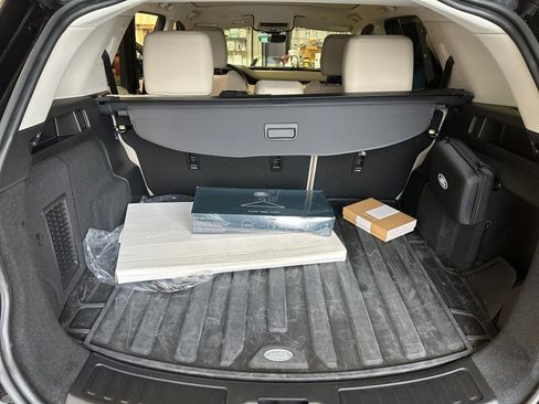 Used 2024 Land Rover Discovery Sport S image 17