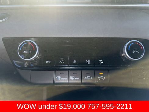 Used 2023 Hyundai Elantra SEL FWD image 14