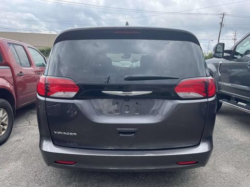 Used 2023 Chrysler Voyager LX FWD image 4