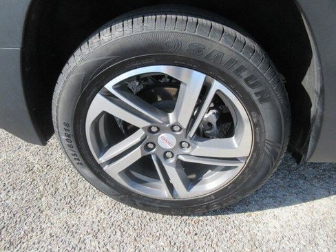 Used 2023 GMC Terrain SLE w/ Driver Convenience Package FWD image 10