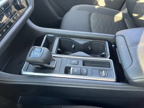 Used 2025 Nissan Pathfinder SV FWD image 21