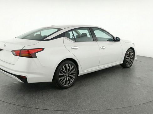 Used 2025 Nissan Altima 2.5 SV image 6