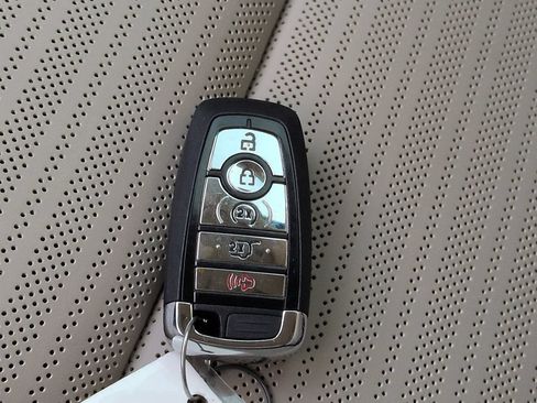Used 2025 Lincoln Nautilus Reserve AWD/4WD image 29