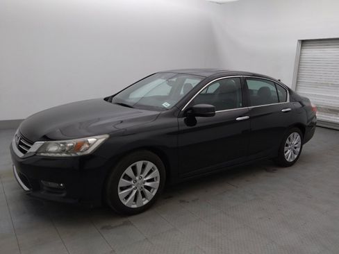 Used 2015 Honda Accord Touring image 2