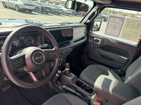 Used 2025 Jeep Wrangler Sport AWD/4WD image 16