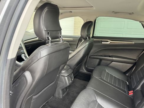 Used 2014 Ford Fusion SE w/ Equipment Group 202A image 26