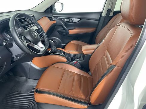 Used 2019 Nissan Rogue SL w/ Premium Package AWD/4WD image 2