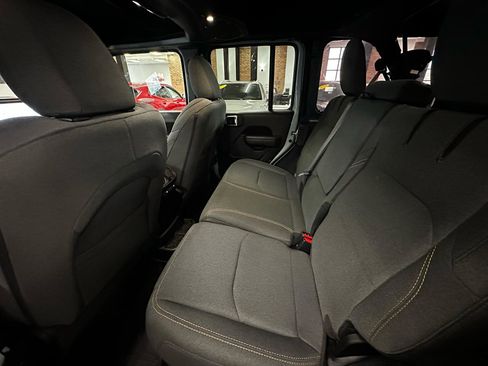 Used 2024 Jeep Wrangler Unlimited w/ Convenience Group image 16