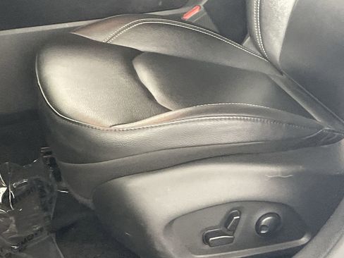 Used 2025 Jeep Compass Limited image 18