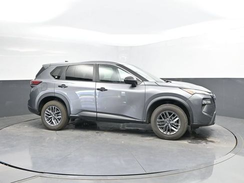 Used 2024 Nissan Rogue S AWD/4WD image 3