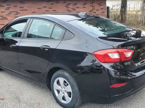 Used 2018 Chevrolet Cruze LS image 4